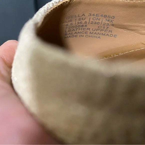 Calvin Klein Gella Pump - Picture 15 of 16